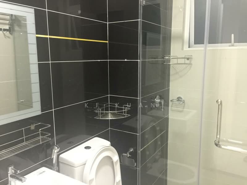 Kediaman Servis untuk Dijual di Skypod Residence - KF Kuan - Bathroom - PropertyGuru.com.my