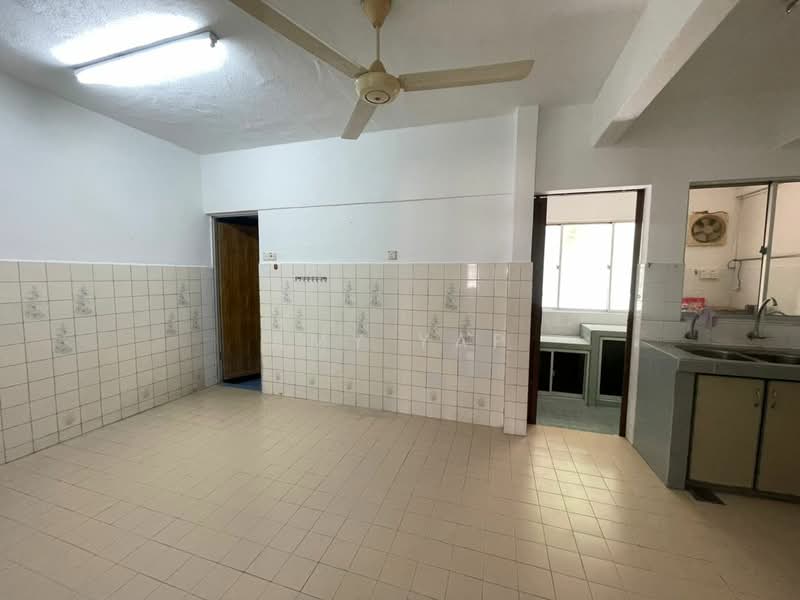 3-storey Terraced House for Rent in Taman Daya (Kepong) - Amy Yap - Kitchen - PropertyGuru.com.my