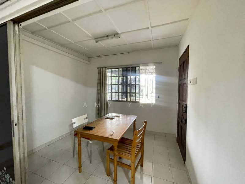 3-storey Terraced House for Rent in Taman Daya (Kepong) - Amy Yap - Dining Room - PropertyGuru.com.my