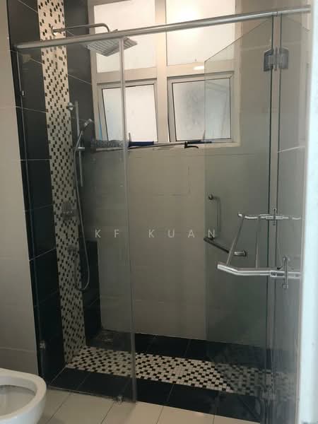 Kediaman Servis untuk Dijual di Skypod Residence - KF Kuan - Bathroom - PropertyGuru.com.my