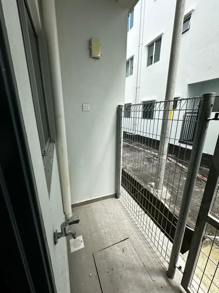 3-storey Terraced House for Rent in Serendah (Selangor) - Rohani Daud - Balcony - PropertyGuru.com.my