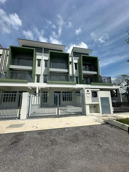 3-storey Terraced House for Rent in Serendah (Selangor) - Rohani Daud - Exterior - PropertyGuru.com.my