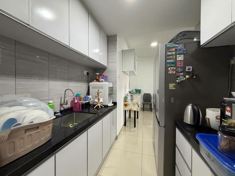 Service Residence for Sale at Symphony Tower (Menara Simfoni) - Syazue Wanie - Kitchen - PropertyGuru.com.my