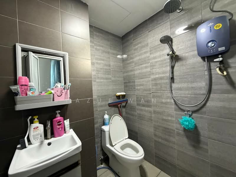 Service Residence for Sale at Symphony Tower (Menara Simfoni) - Syazue Wanie - Bathroom - PropertyGuru.com.my