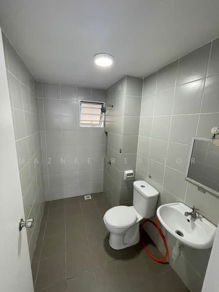 Pangsapuri untuk Disewa di Karisma @ Eco Majestic - Maznee Realtor - Bathroom - PropertyGuru.com.my