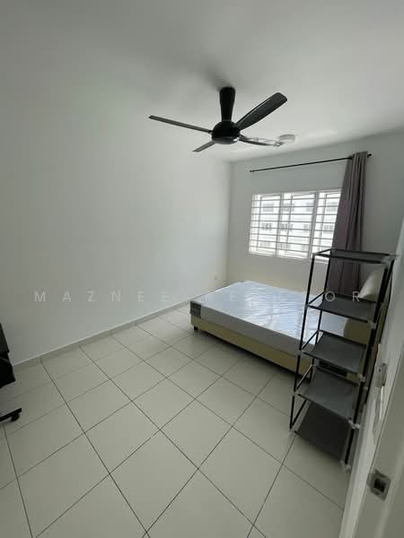 Pangsapuri untuk Disewa di Karisma @ Eco Majestic - Maznee Realtor - Bedroom - PropertyGuru.com.my