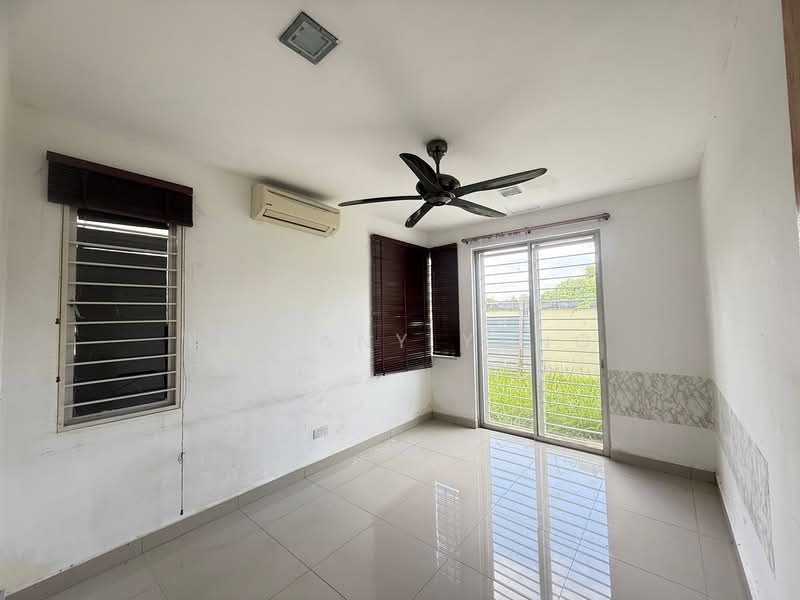 Semi-Detached House for Sale in Taman Anggun (Rawang) - Tiffany Yang - Downstair Bedroom - PropertyGuru.com.my