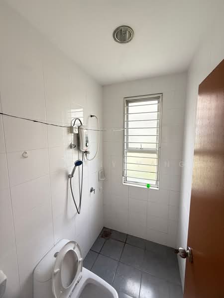 Semi-Detached House for Sale in Taman Anggun (Rawang) - Tiffany Yang - Bilik Mandi - PropertyGuru.com.my