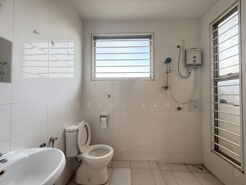 Semi-Detached House for Sale in Taman Anggun (Rawang) - Tiffany Yang - Bathroom - PropertyGuru.com.my