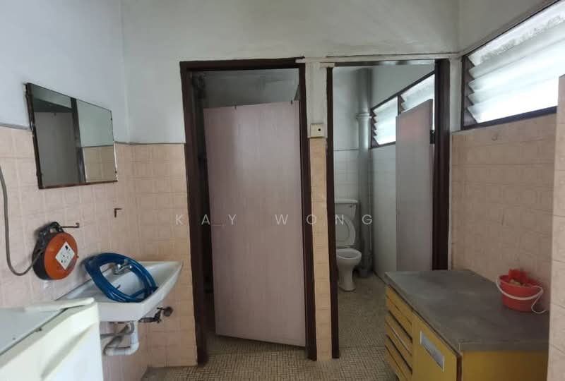 Pangsapuri untuk Dijual di Taman Kampar - Kay Wong - Bathroom - PropertyGuru.com.my