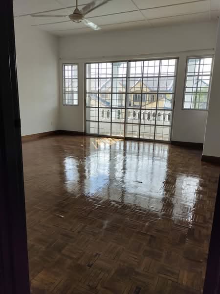Terraced House for Rent in Bukit Rahman Putra (Sungai Buloh) - Sam Yap - Living Room - PropertyGuru.com.my