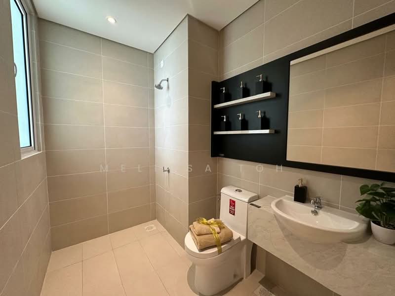 Kediaman Servis untuk Dijual di Vista Tiara (MBW Bay) - Melissa Toh - Bathroom - PropertyGuru.com.my