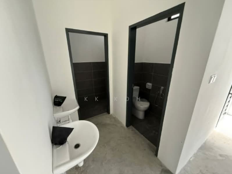Kedai untuk Disewa di Kulai (Johor) - KK Koh - Bathroom - PropertyGuru.com.my