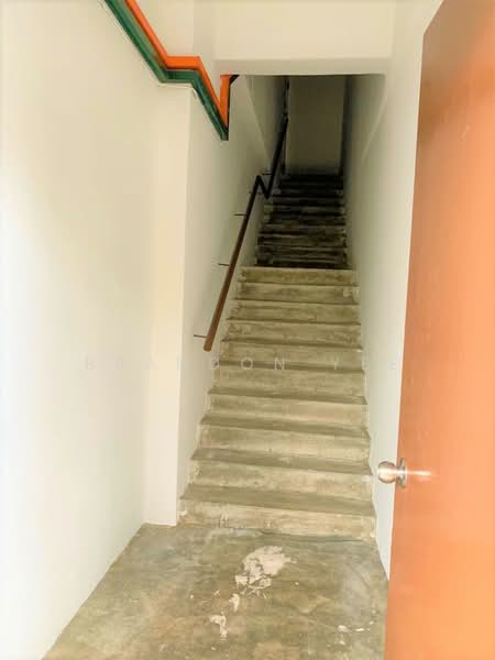 Shop for Sale in Taman Bukit Serdang (Seri Kembangan) - Brandon Yee - Corridor - PropertyGuru.com.my