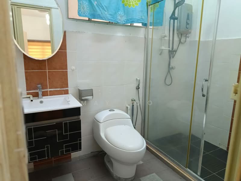 Pangsapuri untuk Dijual di Kings Height - May Loo - Bathroom - PropertyGuru.com.my