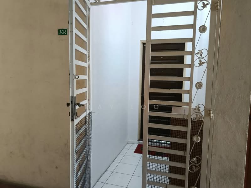 Pangsapuri untuk Dijual di Kings Height - May Loo - Entrance - PropertyGuru.com.my