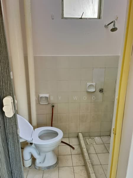 Pangsapuri untuk Disewa di Pangsapuri Lagoon Perdana - Abby Woo - Bathroom - PropertyGuru.com.my