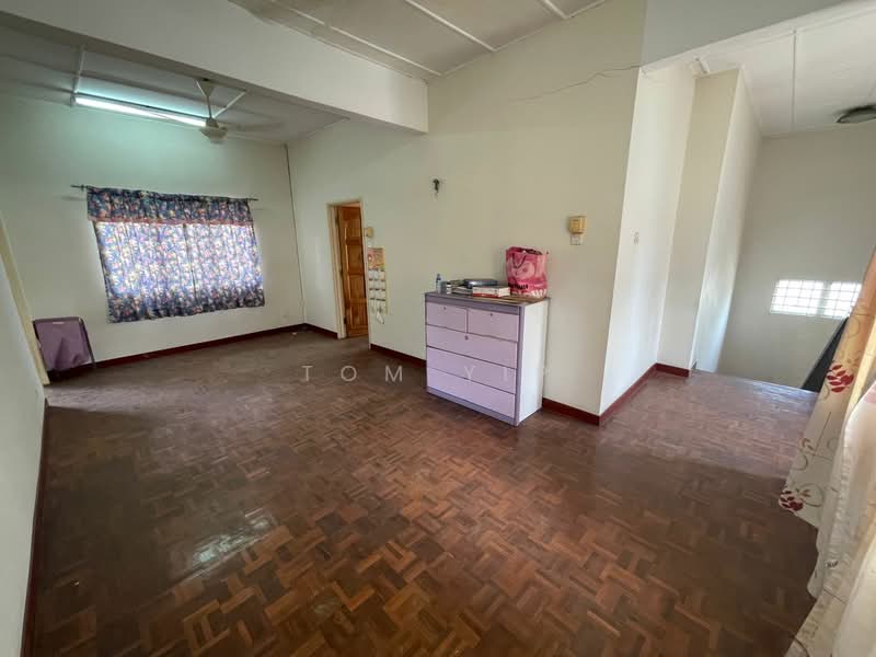 Bungalow House untuk Dijual di Bandar Country Homes (Rawang) - Tom Yip - Living Room - PropertyGuru.com.my