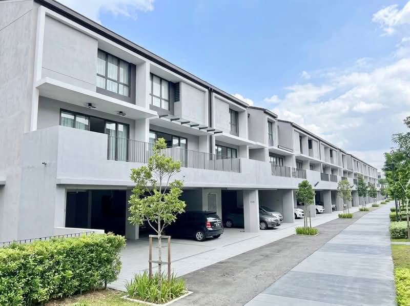 Terraced House for Sale in Taman Bukit Serdang (Seri Kembangan) - Yk Yong - Exterior - PropertyGuru.com.my