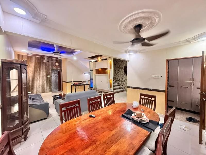 Terraced House for Sale in Taman Pinggiran Usj (Subang Jaya) - Salawati Busro - Living Room - PropertyGuru.com.my