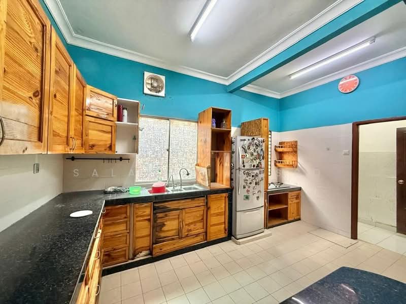 Terraced House for Sale in Taman Pinggiran Usj (Subang Jaya) - Salawati Busro - Kitchen - PropertyGuru.com.my