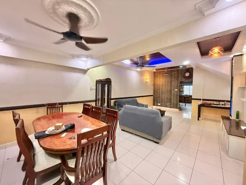 Terraced House for Sale in Taman Pinggiran Usj (Subang Jaya) - Salawati Busro - Dining Room - PropertyGuru.com.my