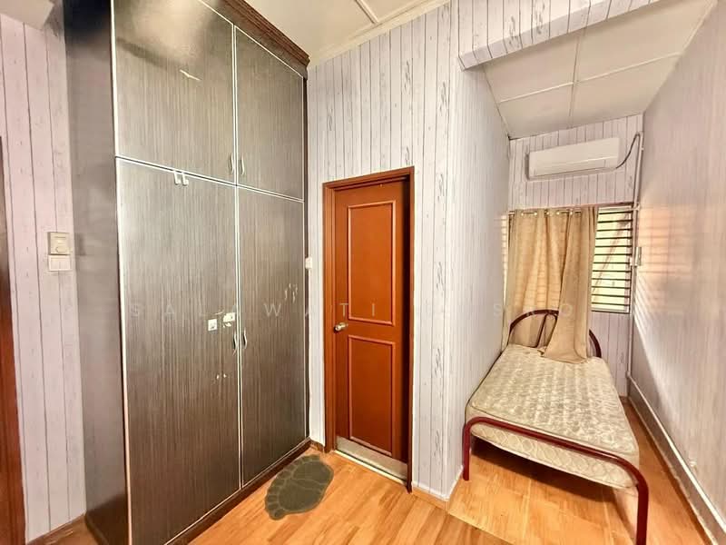 Terraced House for Sale in Taman Pinggiran Usj (Subang Jaya) - Salawati Busro - Bedroom - PropertyGuru.com.my