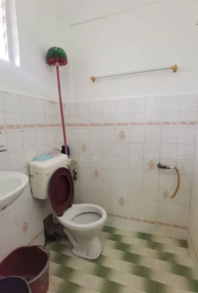 Flat for Rent at Flat Taman Ungku Tun Aminah - Violet Ng - Bathroom - PropertyGuru.com.my