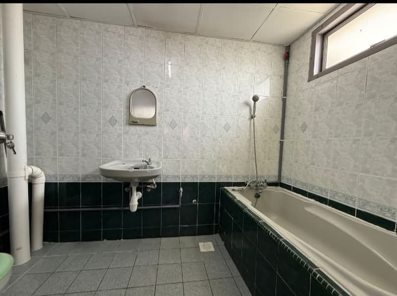 Pangsapuri untuk Dijual di Sri Intan 2 - Selvam . - Bathroom - PropertyGuru.com.my