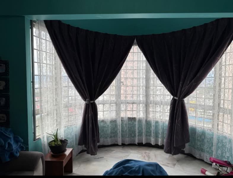Pangsapuri untuk Dijual di Sri Intan 2 - Selvam . - Living Room - PropertyGuru.com.my