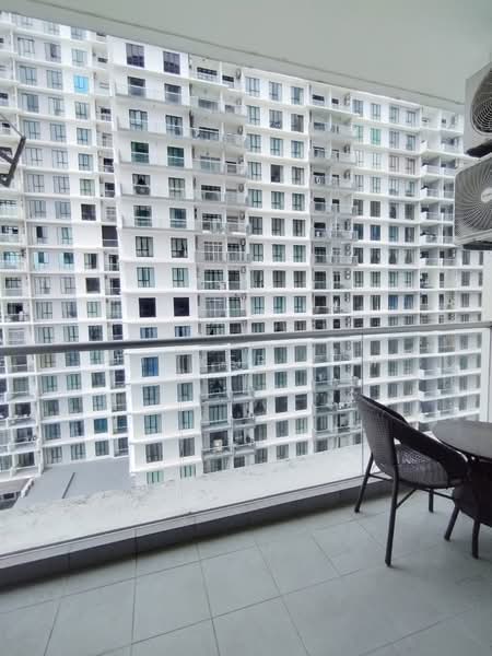 Kediaman Servis untuk Disewa di The Platino Serviced Apartment - Rocker Lim - Balcony - PropertyGuru.com.my