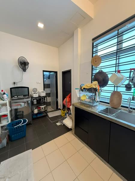 Rumah Teres 2-Tingkat untuk Dijual di Ulu Tiram (Johor) - Loh Kok Hui - Kitchen - PropertyGuru.com.my