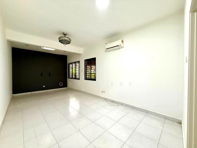 Rumah Berkembar untuk Dijual di Taman Ponderosa (Johor Bahru) - Genki Yap - Living Room - PropertyGuru.com.my
