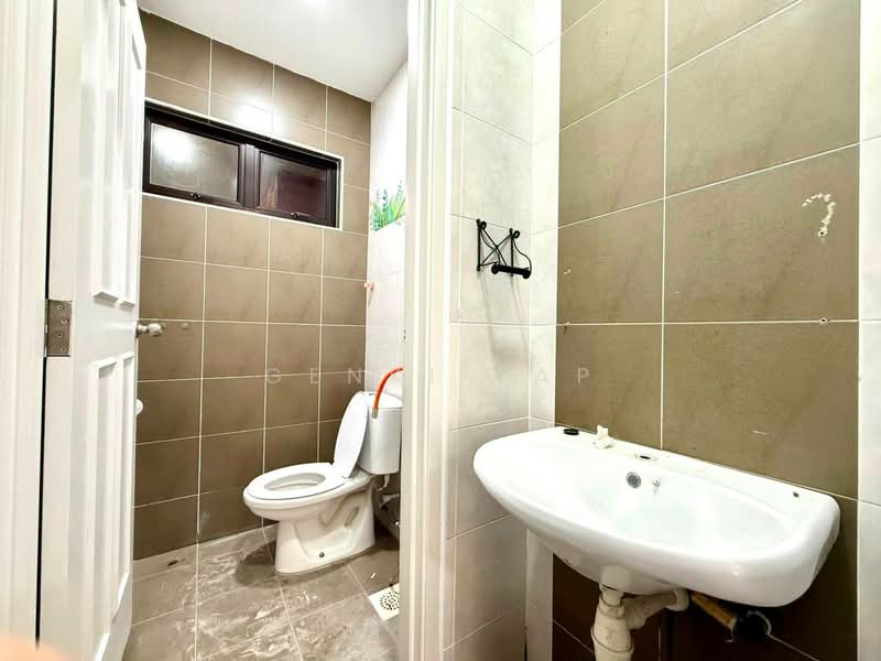 Rumah Berkembar untuk Dijual di Taman Ponderosa (Johor Bahru) - Genki Yap - Bathroom - PropertyGuru.com.my