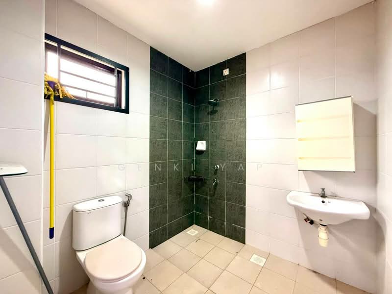 Rumah Berkembar untuk Dijual di Taman Ponderosa (Johor Bahru) - Genki Yap - Bathroom - PropertyGuru.com.my