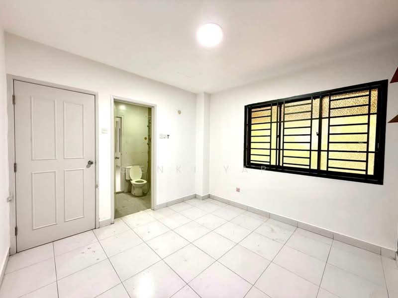 Rumah Berkembar untuk Dijual di Taman Ponderosa (Johor Bahru) - Genki Yap - Bathroom - PropertyGuru.com.my