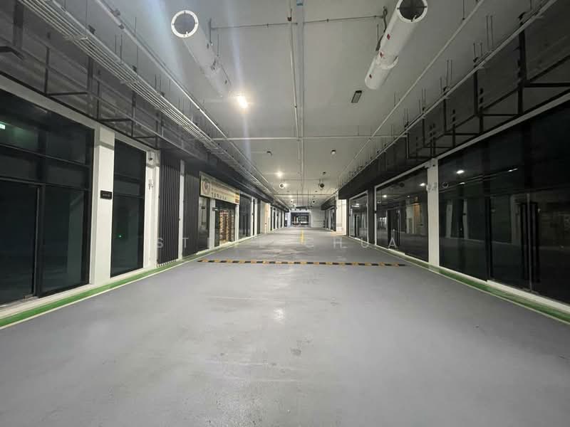 Shop / Office for Rent in Taman Sains Selangor (Kota Damansara) - Steve Chua - Corridor - PropertyGuru.com.my