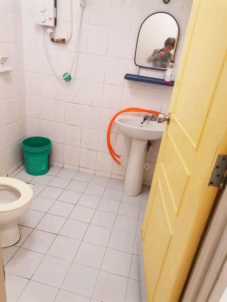 Condominium for Rent at Marina Bay Condominium - Jinelle Ong - Bathroom - PropertyGuru.com.my