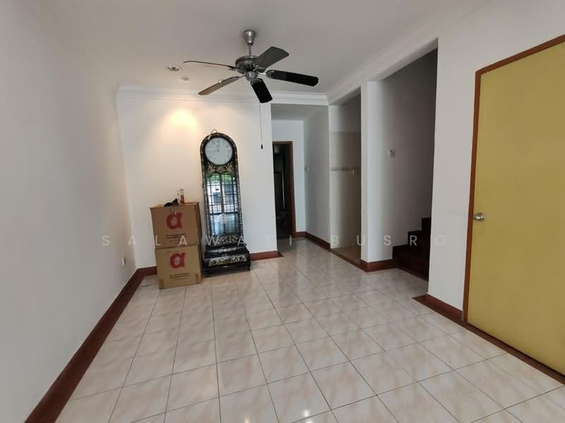 Rumah Teres 2-Tingkat untuk Dijual di Kota Kemuning (Shah Alam) - Salawati Busro - Living Room - PropertyGuru.com.my