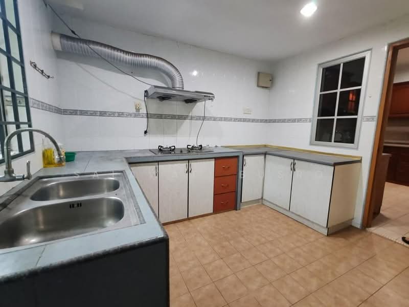 Rumah Teres 2-Tingkat untuk Dijual di Kota Kemuning (Shah Alam) - Salawati Busro - Kitchen - PropertyGuru.com.my