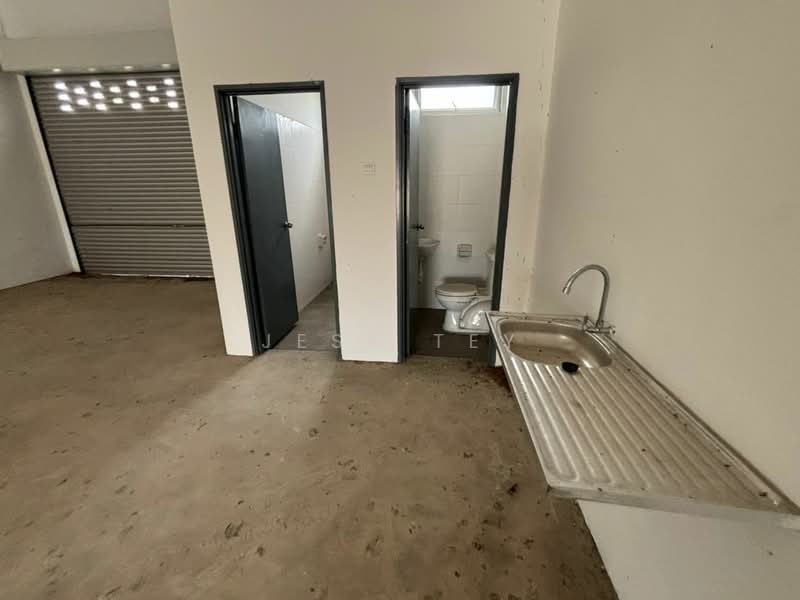 Kedai untuk Disewa di Johor Bahru (Johor) - Jesy Tey - Bathroom - PropertyGuru.com.my