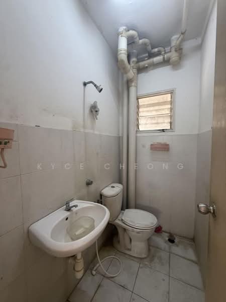 Apartment for Sale at Teratai Apartment @ Taman Sutera - Kyce Cheong - Bathroom - PropertyGuru.com.my