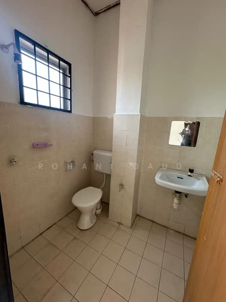 2-storey Terraced House for Sale in Taman Desa Mas (Rawang) - Rohani Daud - Bathroom - PropertyGuru.com.my