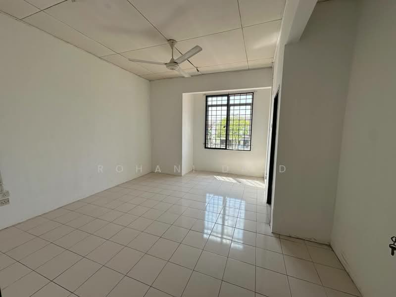 2-storey Terraced House for Sale in Taman Desa Mas (Rawang) - Rohani Daud - Living Room - PropertyGuru.com.my