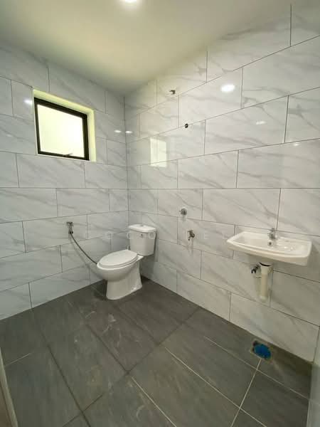 Rumah Berkembar untuk Dijual di Taman Majidee (Johor Bahru) - Coco Lee - Bathroom - PropertyGuru.com.my