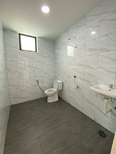 Rumah Berkembar untuk Dijual di Taman Majidee (Johor Bahru) - Coco Lee - Bathroom - PropertyGuru.com.my