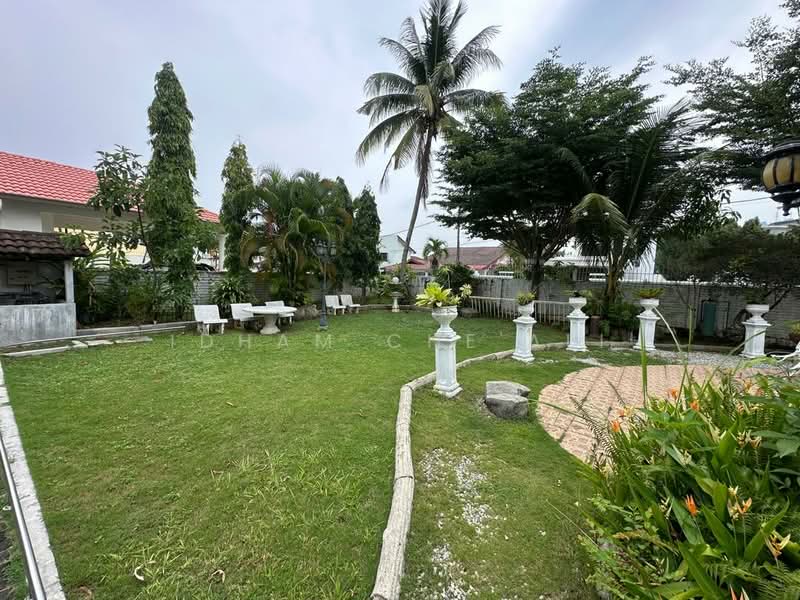 Bungalow House for Sale in Kubang Buaya (Kuantan) - Idham Che'Ali - Garden - PropertyGuru.com.my