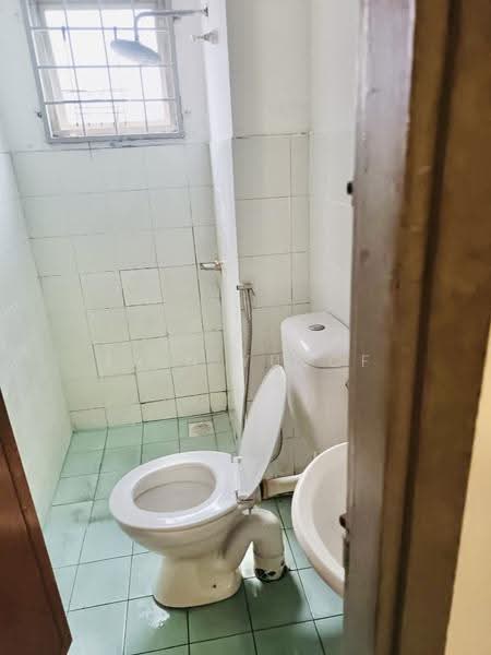 Pangsapuri untuk Disewa di Pusat Komersial Seksyen 7 - Erin Yusof - Bathroom - PropertyGuru.com.my