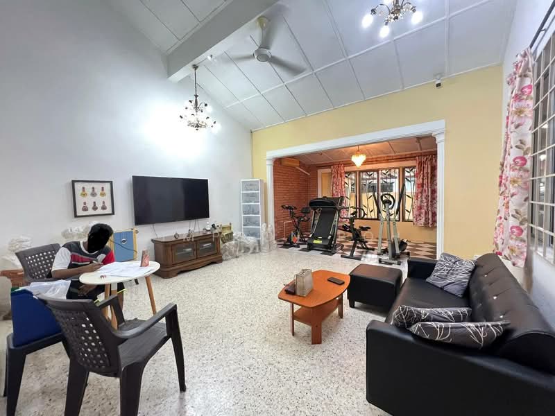 Semi-Detached House for Sale in Taman Perling (Perling) - Simpson Poh - Living Room - PropertyGuru.com.my
