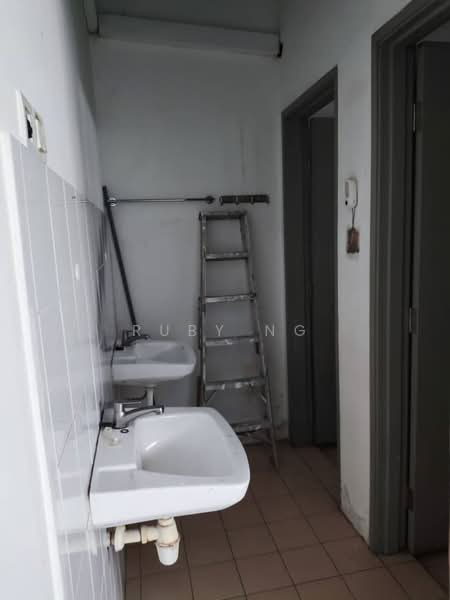 Shop / Office untuk Disewa di Klang (Selangor) - Ruby Ng - Bathroom - PropertyGuru.com.my